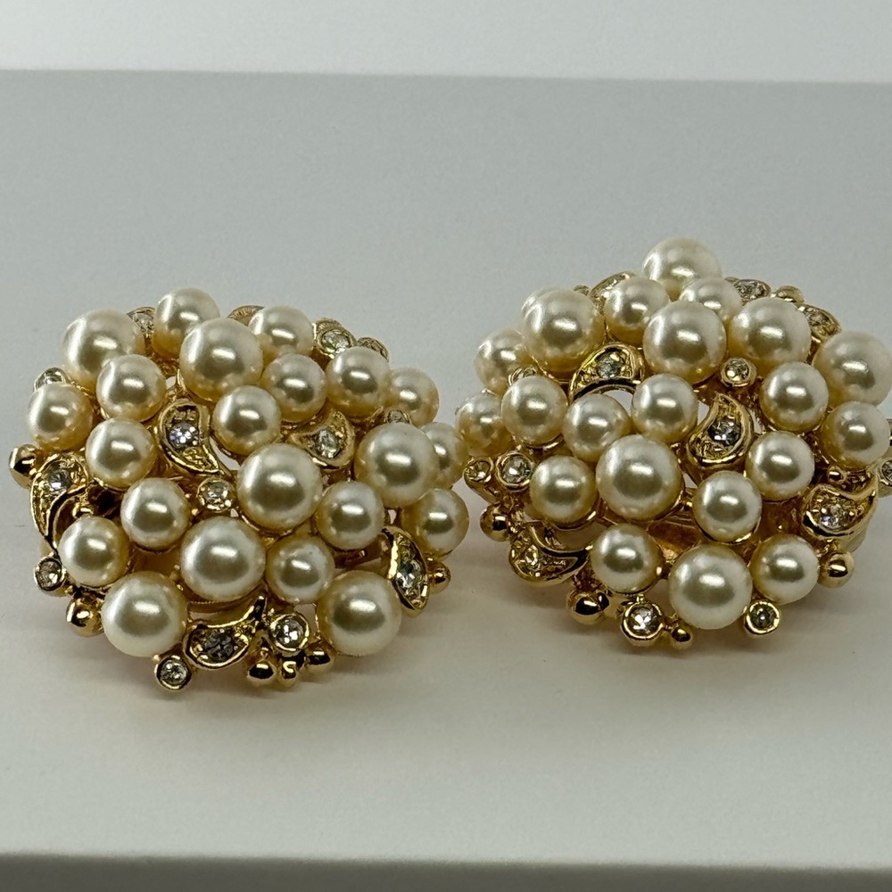 Sparkly Pearl Cluster clip on statement Earrings